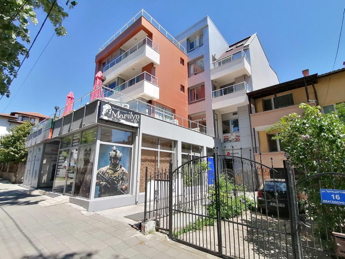 Zoleks Apartment Burgas Exteriör bild